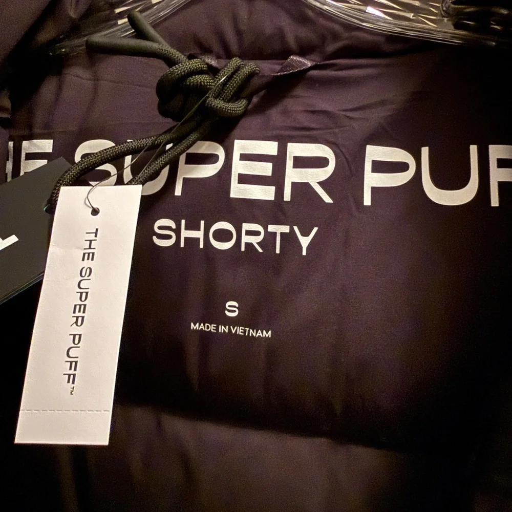 Aritzia Super Puff Jacket in matte black - Picture 4 of 4